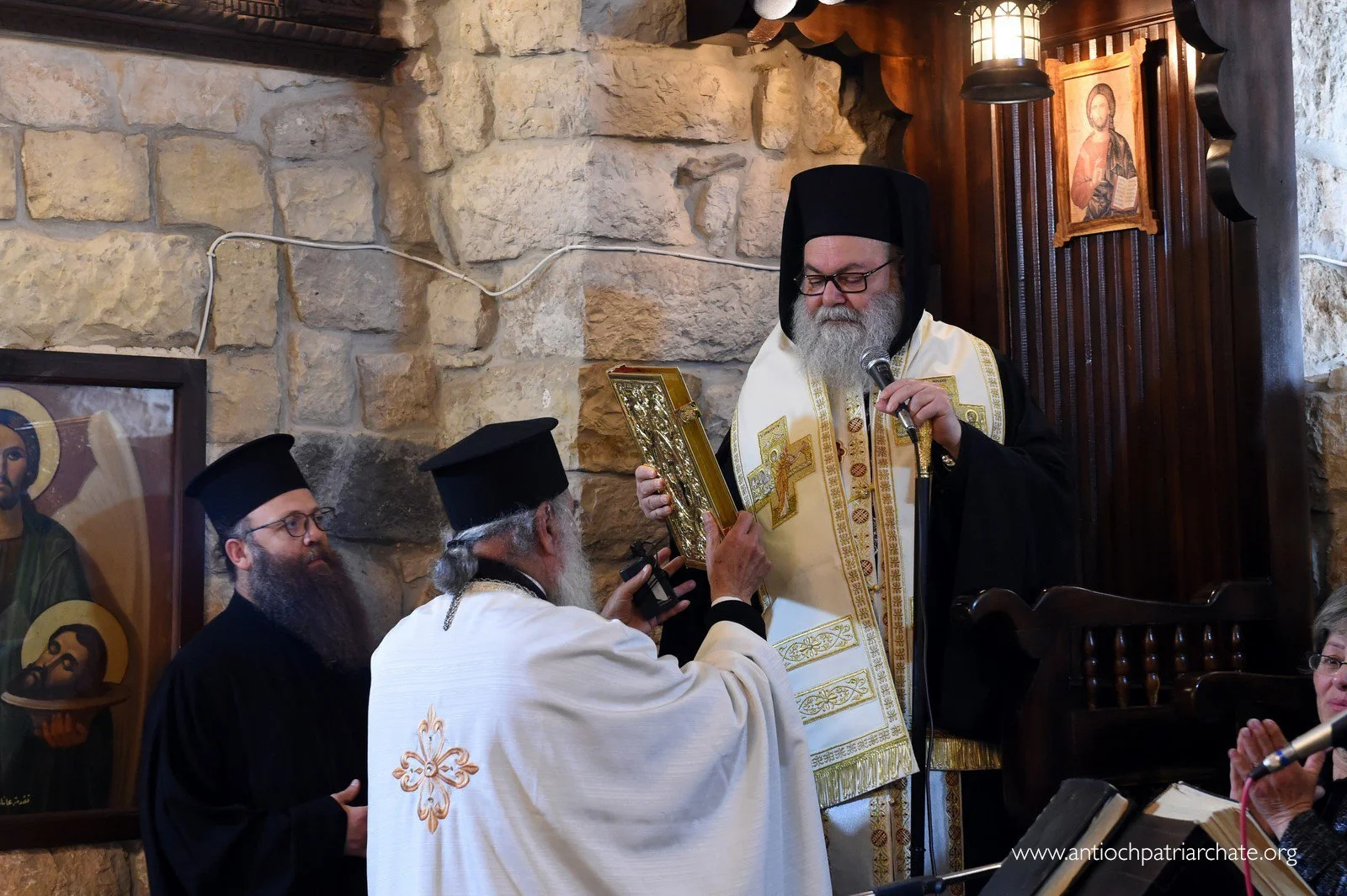 غبطة البطريرك يوحنا العاشر أوّل بطريرك يتفقّد رعايا البياضية، البيضاء، دير ماما، عين حلاقيم، حزور، تين السبيل، برشين، في الريف الغربي لمحافظة حماه