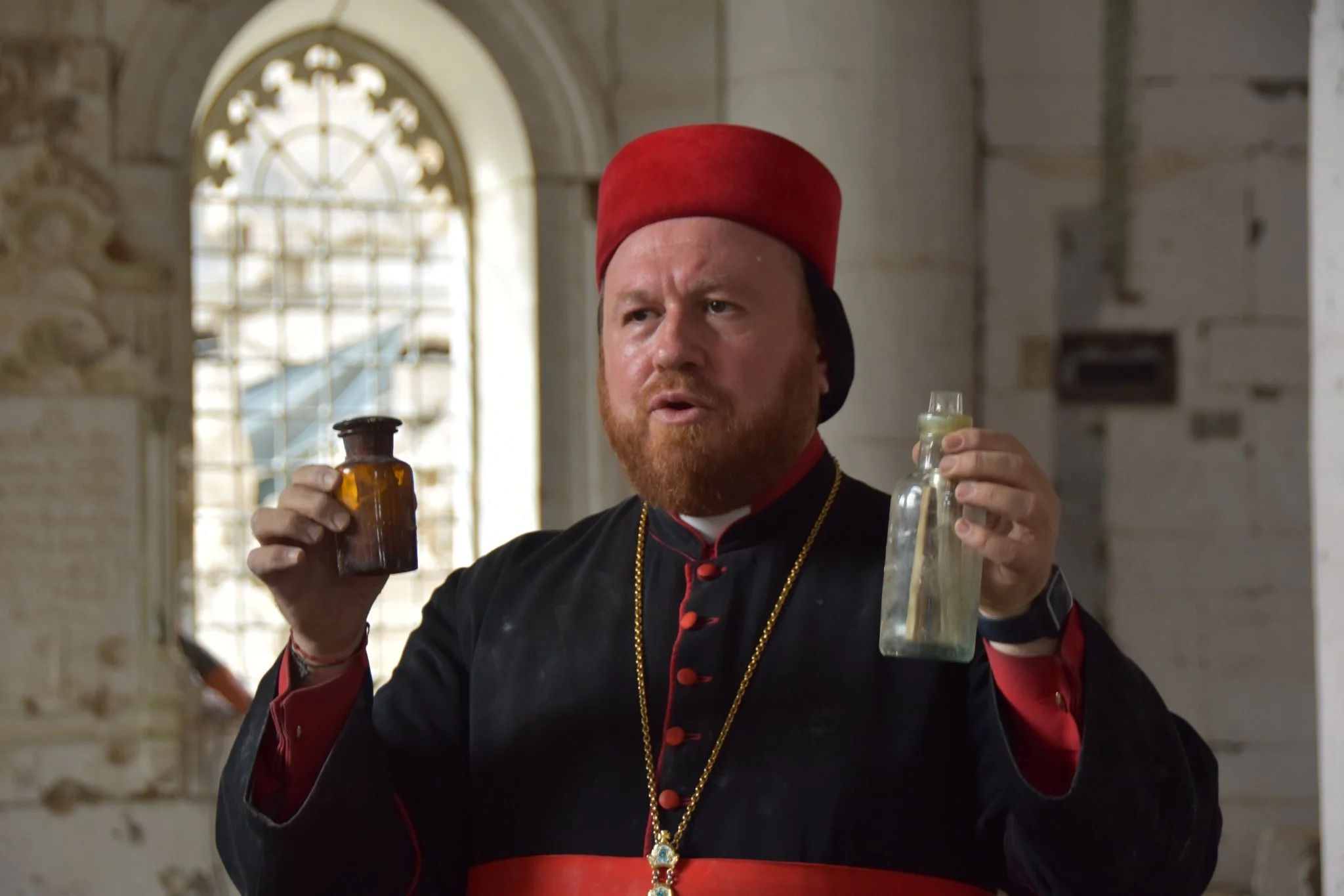 إكتشاف عظام وذخائر القديسين في كنيستي مارتوما والطاهرة الداخلية (القلعة)