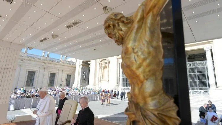 Pope at Audience: The elderly show us the tenderness of God