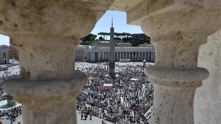 قداسة البابا فرنسيس: لنصلِّ ونكافح من أجل السّلام