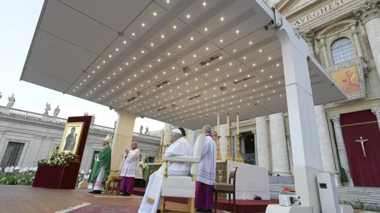 قداسة البابا فرنسيس: العائلة هي أوّل مكان نتعلّم فيه الحب