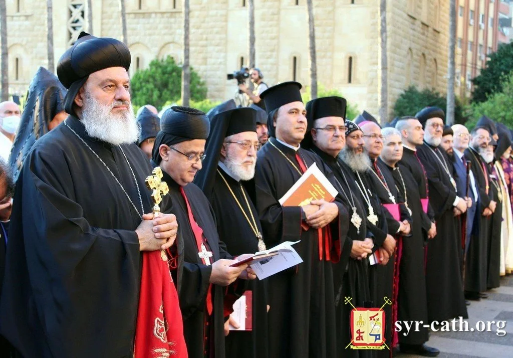 الكنيسة السريانيّة الكاثوليكيّة   تشارك في رتبة تقديس الميرون في كاثوليكوسيّة الأرثوذكس لبيت كيليكيا في أنطلياس، لبنان