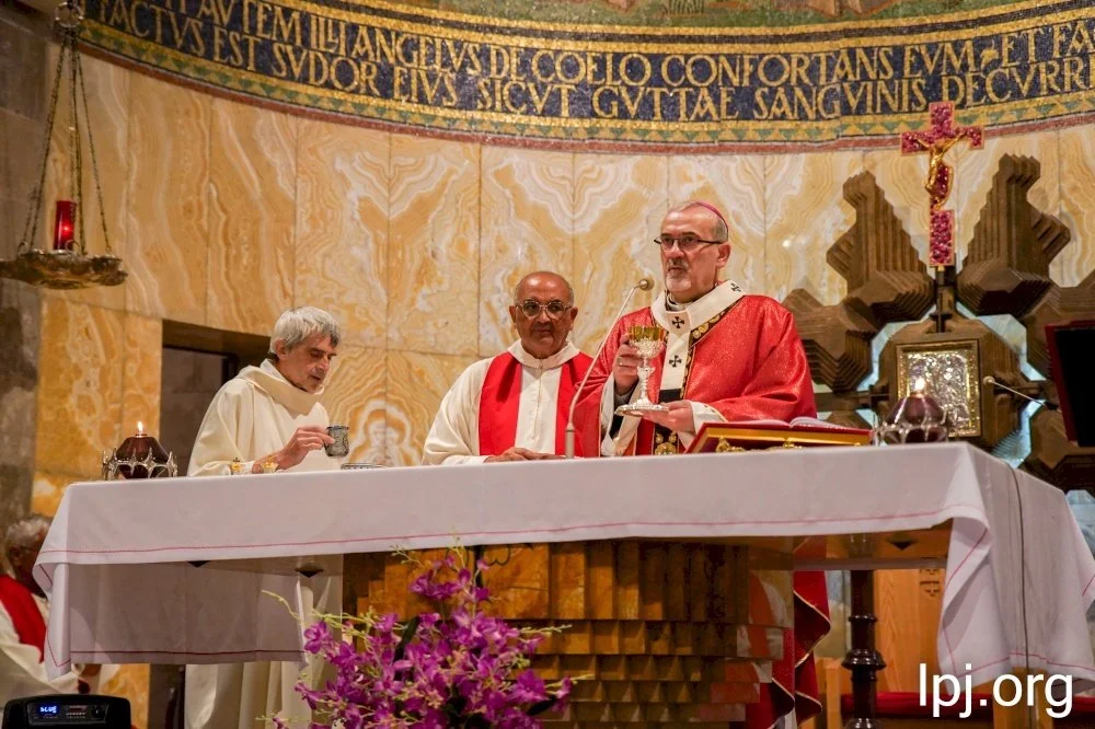 غبطة البطريرك بييرباتيستا بيتسابالا يترأّس القدّاس الإلهيّ مع جماعة الروح القدس في الجسمانيّة