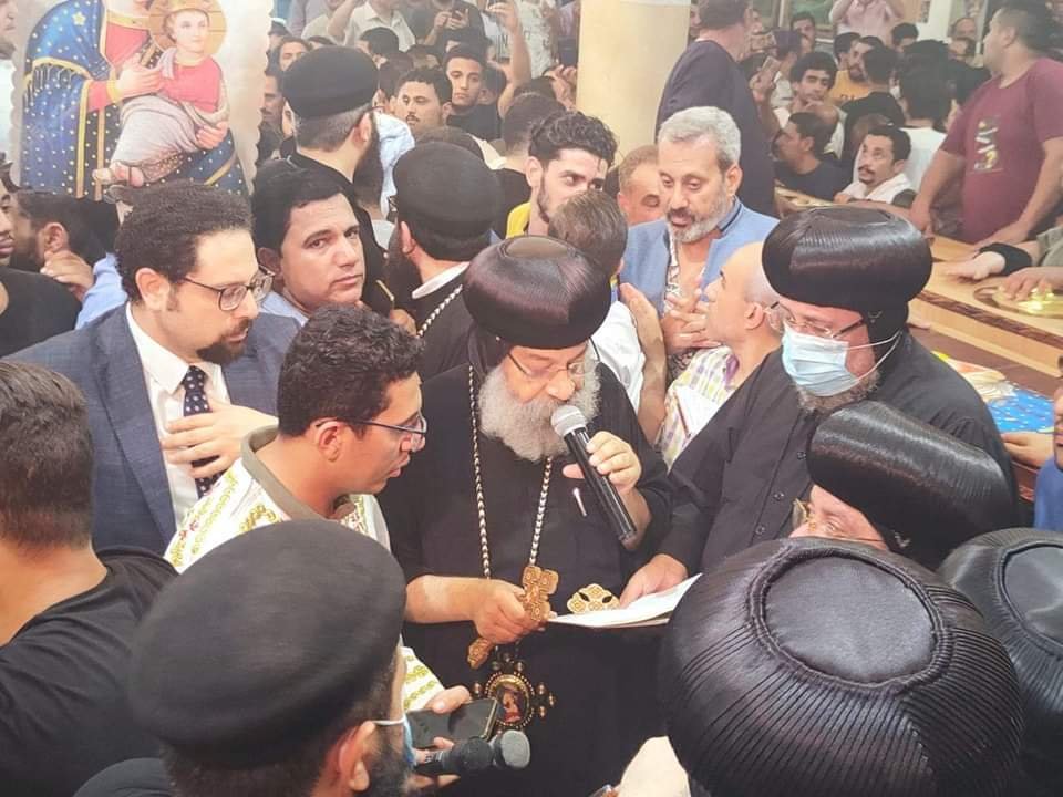  قداسة البابا تواضروس الثاني يقيم صلوات تجنيز المنتقلين في حادث حريق كنيسة إمبابة