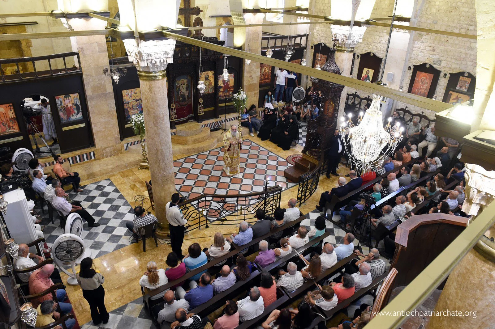 غبطة البطريرك يوحنّا العاشر يقيم القدّاس الإلهي في كنيسة رقاد السيّدة حلب ويؤكّد