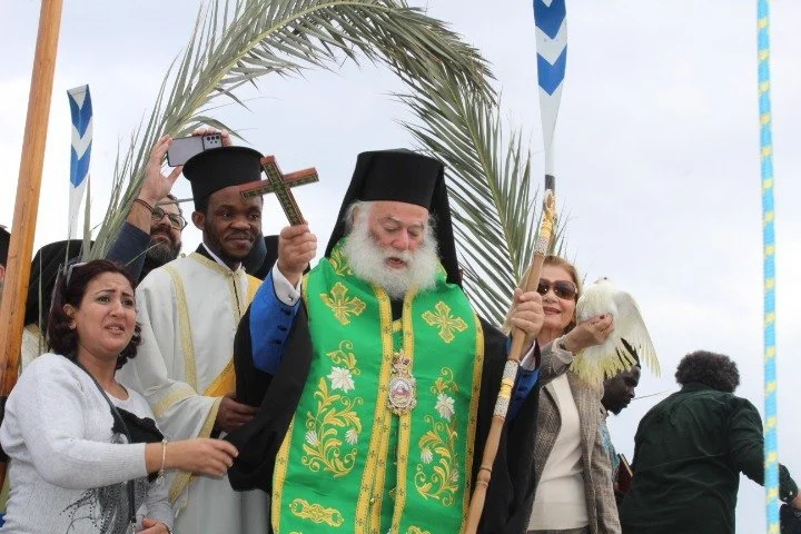 غبطة البابا ثيودروس الثاني يقدّس مياه البحر المتوسّط في النادي البحري اليوناني في الإسكندريّة