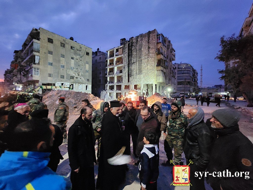 غبطة البطريرك مار اغناطيوس يوسف الثالث يونان يتفقّد الأبنية المهدَّمة جرّاء الزلزال في منطقة المشارقة في حلب