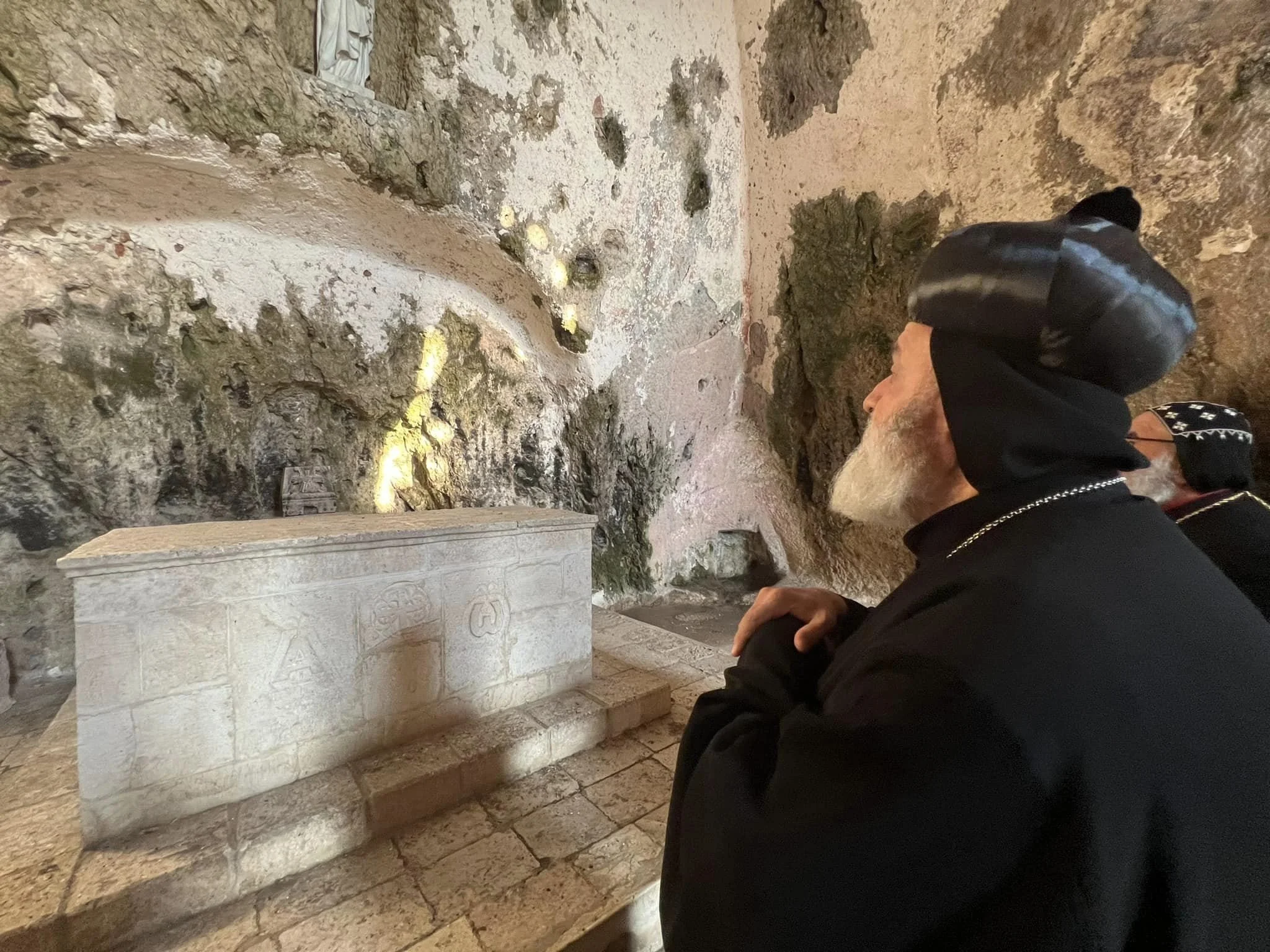 قداسة البطريرك مار إغناطيوس أفرام الثاني يزور مدينة أنطاكية عقب الزلزال الّذي ضرب المنطقة