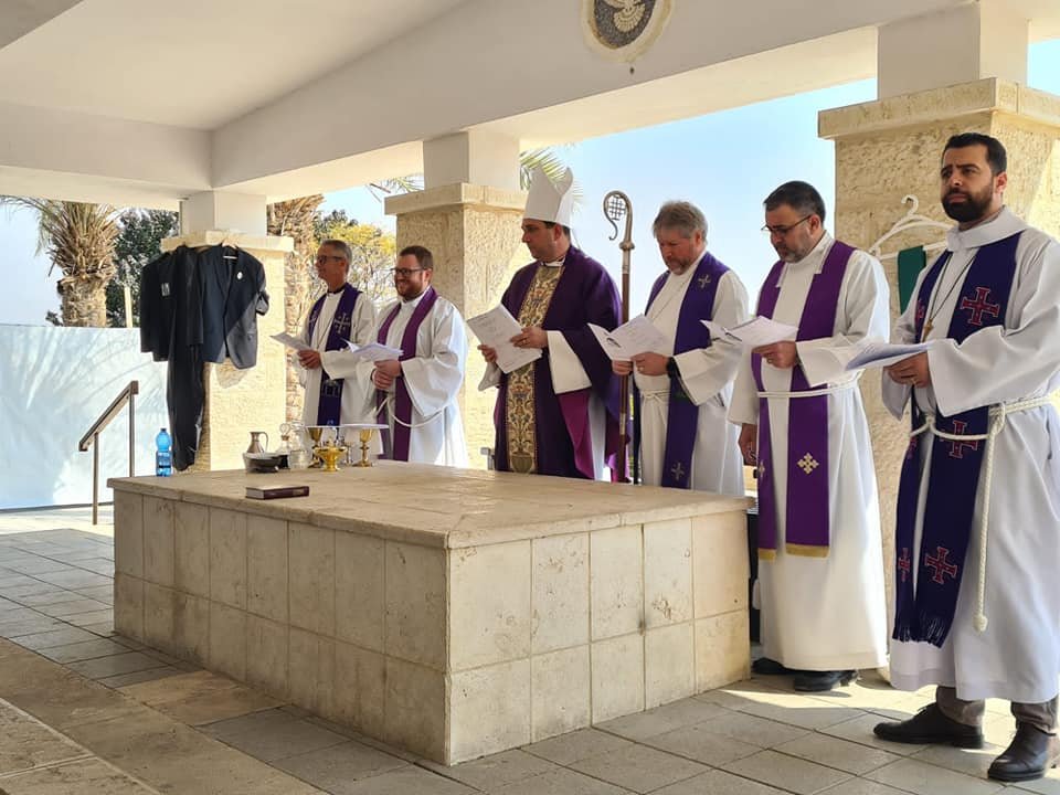 الكنيسة الأنچليكانيّة الأسقفيّة تحيي حجًّا آخرًا إلى المغطس على الضّفاف الغربيّة من نهر الأردن