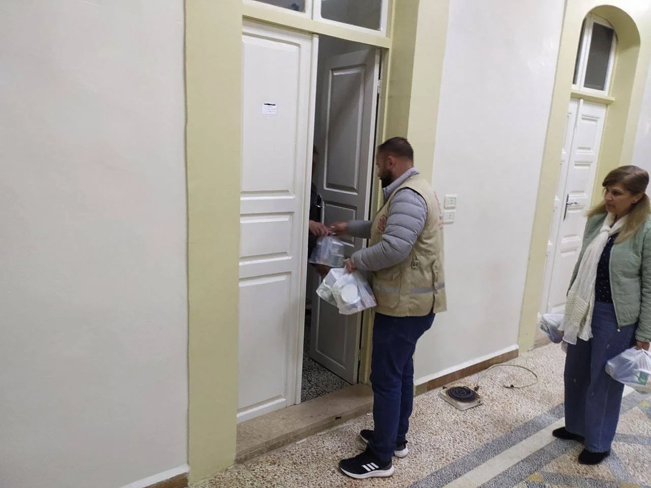 فريق دائرة العلاقات المسكونيّة والتنمية في بطريركيّة أنطاكية وسائر المشرق للرّوم الأرثوذكس يواصل عمله الإغاثي الميداني في سوريا