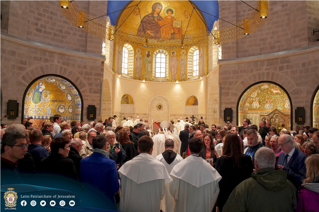 تكريس المذبح الجديد في كنيسة رقاد العذراء في القدس: حضور اللّه في وسطنا