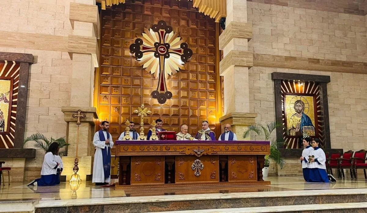 غبطة البطريرك الكاردينال لويس روفائيل ساكو يحتفل بقدّاس الأحد في كنيسة أمّ المعونة في عنكاوا، العراق