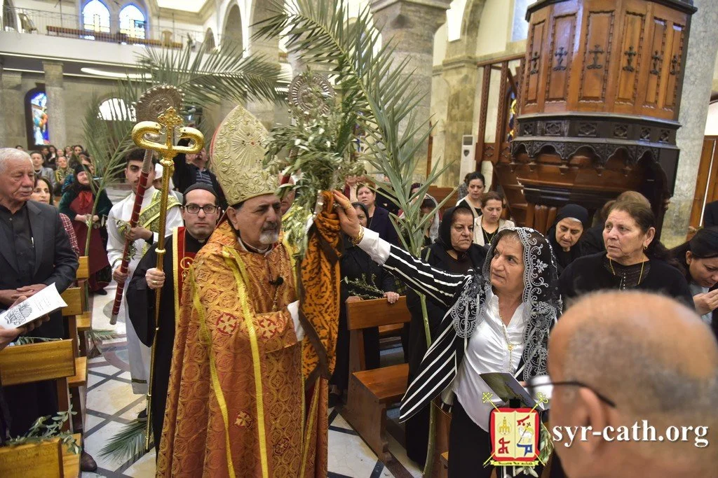غبطة البطريرك مار اغناطيوس يوسف الثالث يونان يحتفل بقدّاس عيد الشعانين في كنيسة الطاهرة الكبرى، قره قوش (بخديدي)، العراق