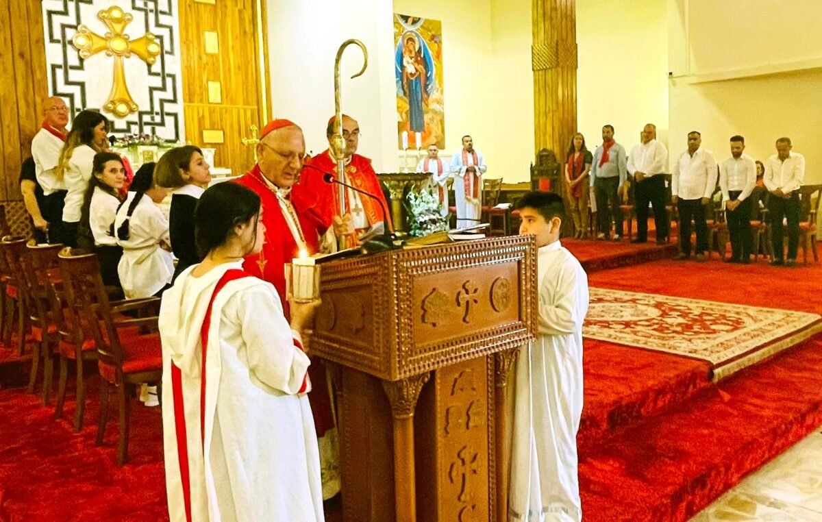 غبطة البطريرك الكاردينال لويس روفائيل ساكو يهنّىء الأساقفة والكهنة بعيد كهنوتهم