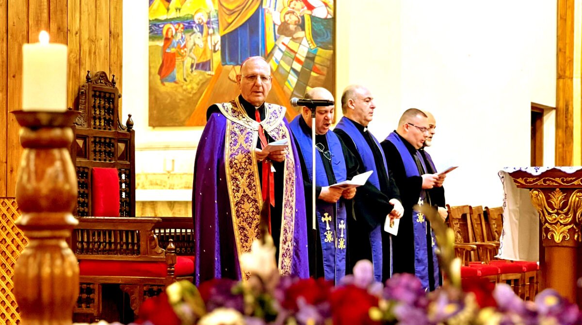 غبطة البطريرك الكاردينال لويس روفائيل ساكو يترأّس صلاة الجمعة العظيمة في كاتدرائيّة مار يوسف في الكرادة، العراق