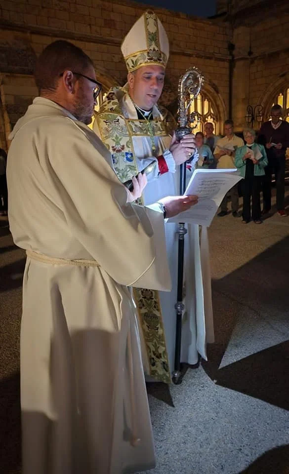 سيادة رئيس الأساقفة حسام نعوم يحتفل بالعشيّة الفصحيّة في كاتدرائيّة القدّيس جورج في القدس