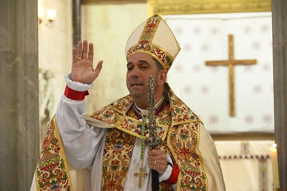 سيادة المطران حسام نعوم يحتفل مع رعيّة القديس جورج في القدس بأحد القيامة المجيدة