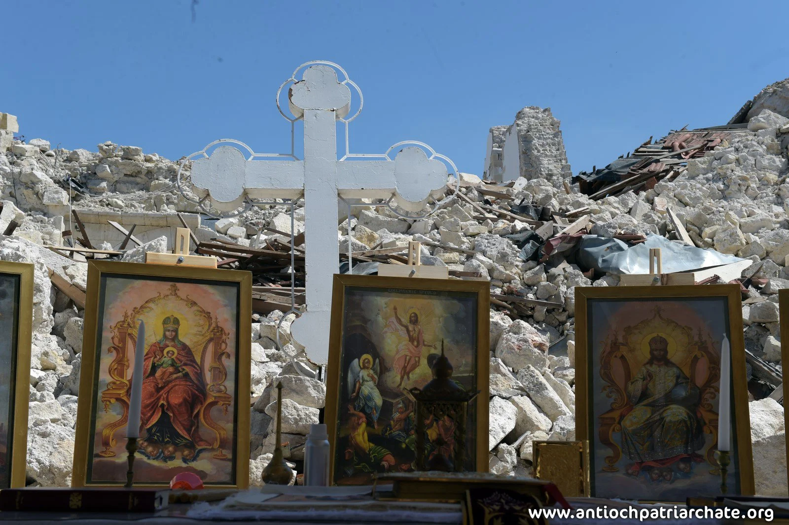 غبطة البطريرك يوحنا العاشر  يترأس خدمة الفصح المجيد