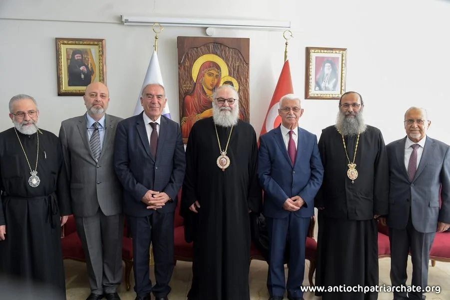غبطة البطريرك يوحنّا العاشر يلتقي جمعية وكهنة مرسين وأنطاكية في صالة كنيسة رؤساء الملائكة ميخائيل وجبرائيل في مرسين