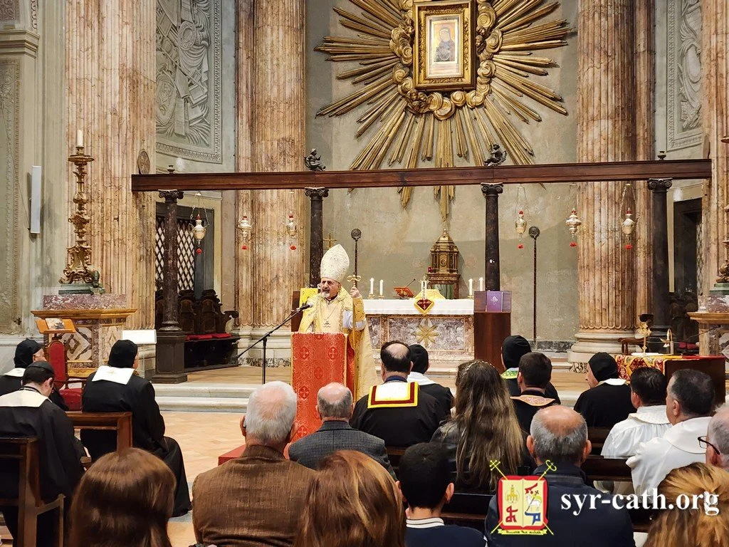 غبطة البطريرك مار اغناطيوس يوسف الثالث يونان يحتفل بالقداس في كنيسة مريم العذراء في الوكالة البطريركية السريانية في روما، إيطاليا