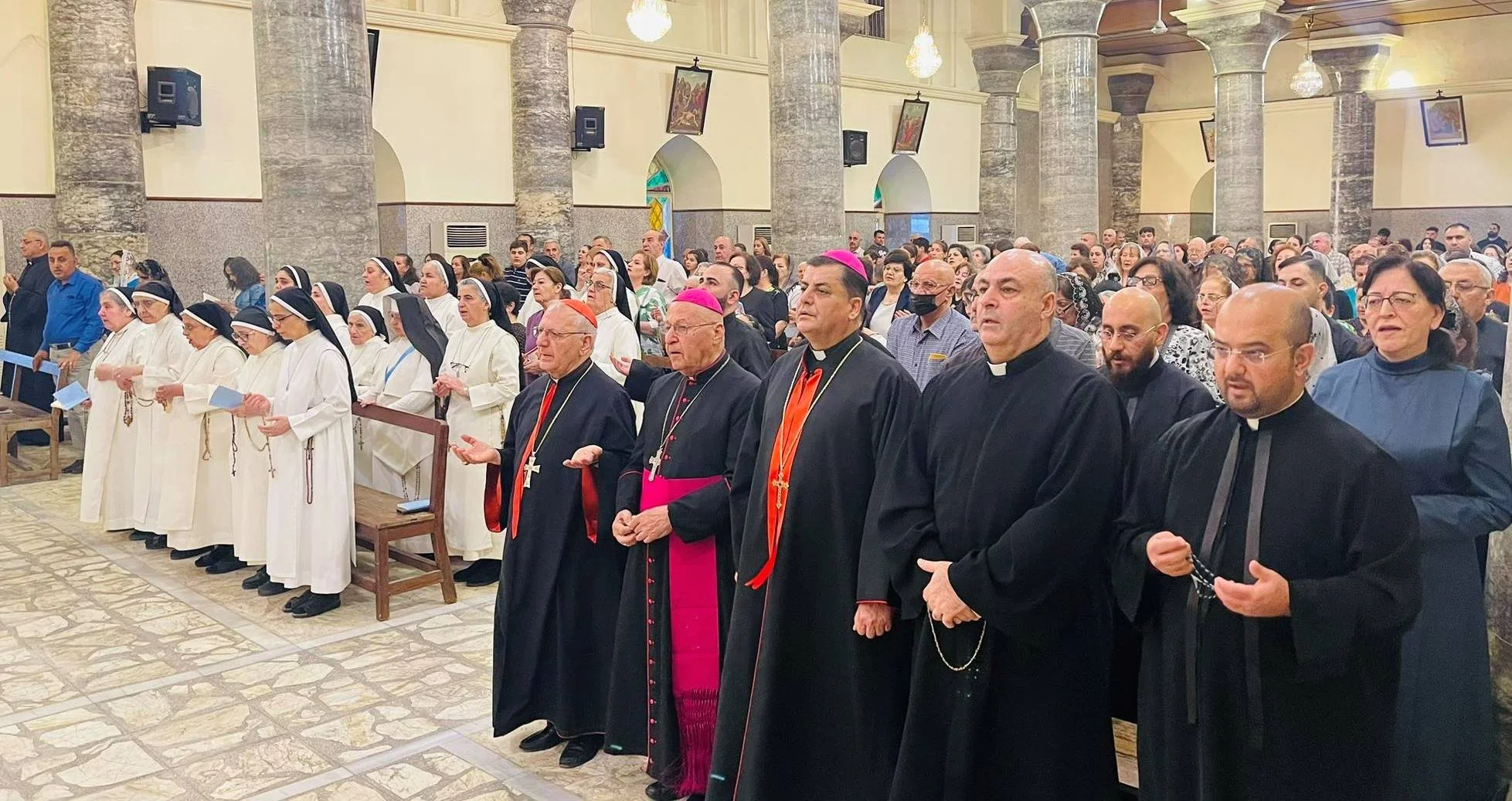 غبطة البطريرك الكاردينال لويس روفائيل ساكو يفتتح الشّهر المريمي بالصّلاة في كاتدرائيّة أمّ الأحزان في بغداد