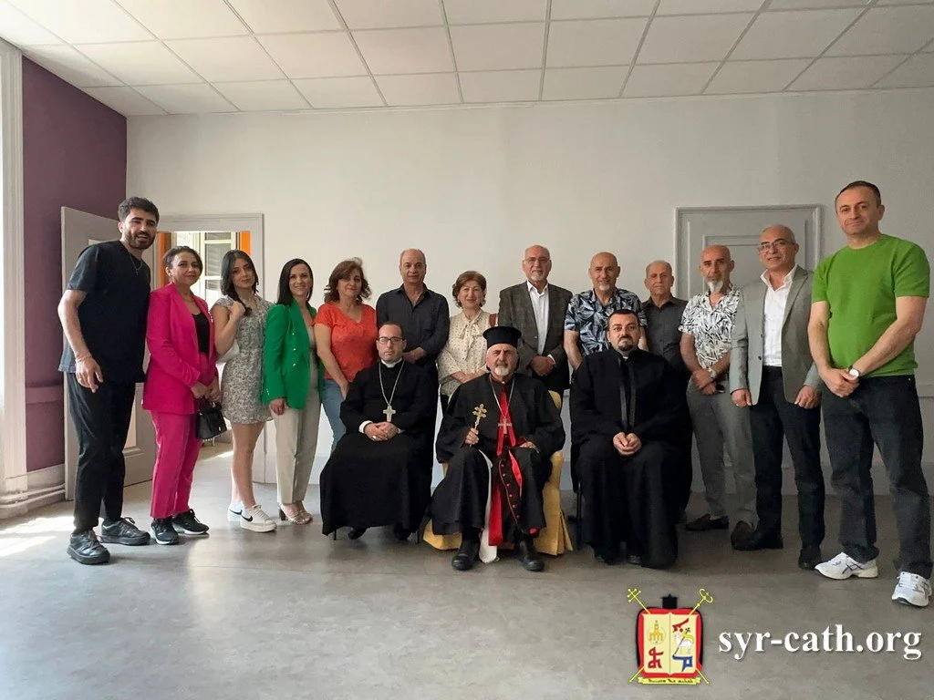 غبطة البطريرك مار اغناطيوس يوسف الثالث يونان يجتمع بأعضاء المجلس الرعوي ومسؤولي اللّجان والنشاطات والفعاليّات في إرساليّة العائلة المقدّسة في مدينة ليون - فرنسا