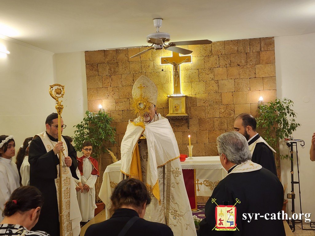 غبطة البطريرك مار اغناطيوس يوسف الثالث يونان يحتفل بقدّاس عيد القربان المقدّس (عيد خميس الجسد الإلهي) على مذبح كنيسة العائلة المقدّسة، سدّ البوشريّة – المتن، جبل لبنان