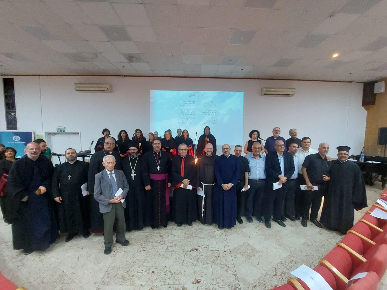 رئيس الأساقفة حسام نعوم  يشارك بصلاة مسكونيّة جامعة في مستشفى الناصرة الإنجليزي من أجل تهدئة العنف وحلول السلام