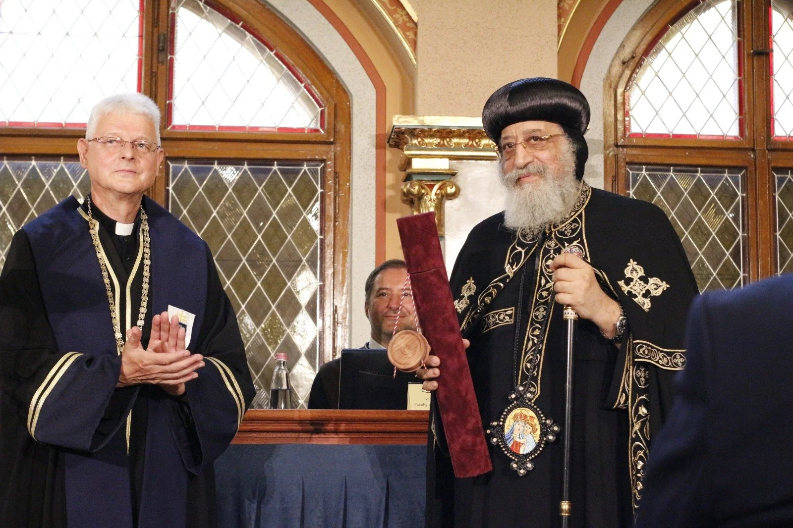 في فعاليّات اليوم الثالث من زيارته إلى المجر، قداسة البابا تواضروس الثاني يتسلّم الدكتوراه الفخريّة ويلتقي رئيسة المجر ويصلّي عشيّة العذراء