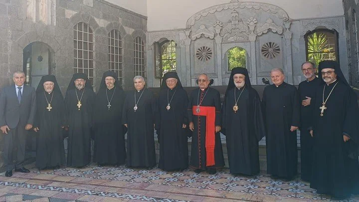 غبطة البطريرك يوسف العبسيّ يستقبل غبطة البطريرك روفائيل بيدروس الحادي والعشرون ميناسيان في دار البطريركيّة في دمشق