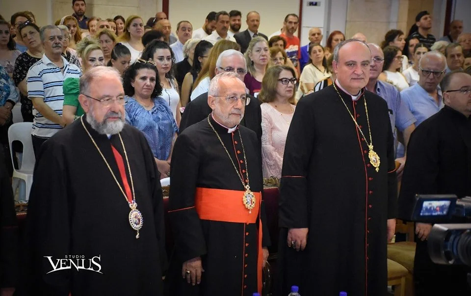 غبطة البطريرك روفائيل بيدروس الحادي والعشرون ميناسيان يشارك في أمسية تقدّمها فرقة "كارني" على خشبة مسرح صالة الكاردينال أغاجانيان في كنيسة الثالوث الأقدس في الميدان - حلب