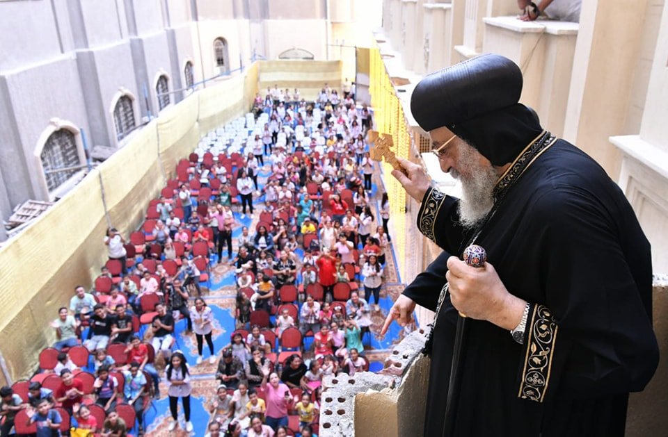 قداسة البابا تواضروس الثاني يصلّي عشيّة عيد الصليب في الإسكندريّة ويهنّئ أبناءه بالعيد