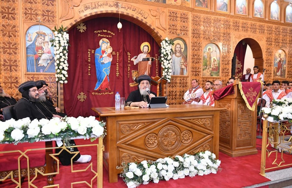 سلسلة "صلوات قصيرة من القدّاس" (١١).. "علامة الصليب" في اجتماع الأربعاء لقداسة البابا تواضروس الثاني