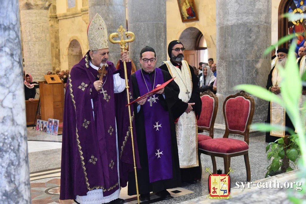 غبطة البطريرك مار اغناطيوس يوسف الثالث يونان يقيم قدّاسًا وجنّازًا راحةً لنفوس الراقدين من ضحايا فاجعة سهرة عرس بغديده، في كاتدرائيّة الطاهرة الكبرى في قره قوش، العراق