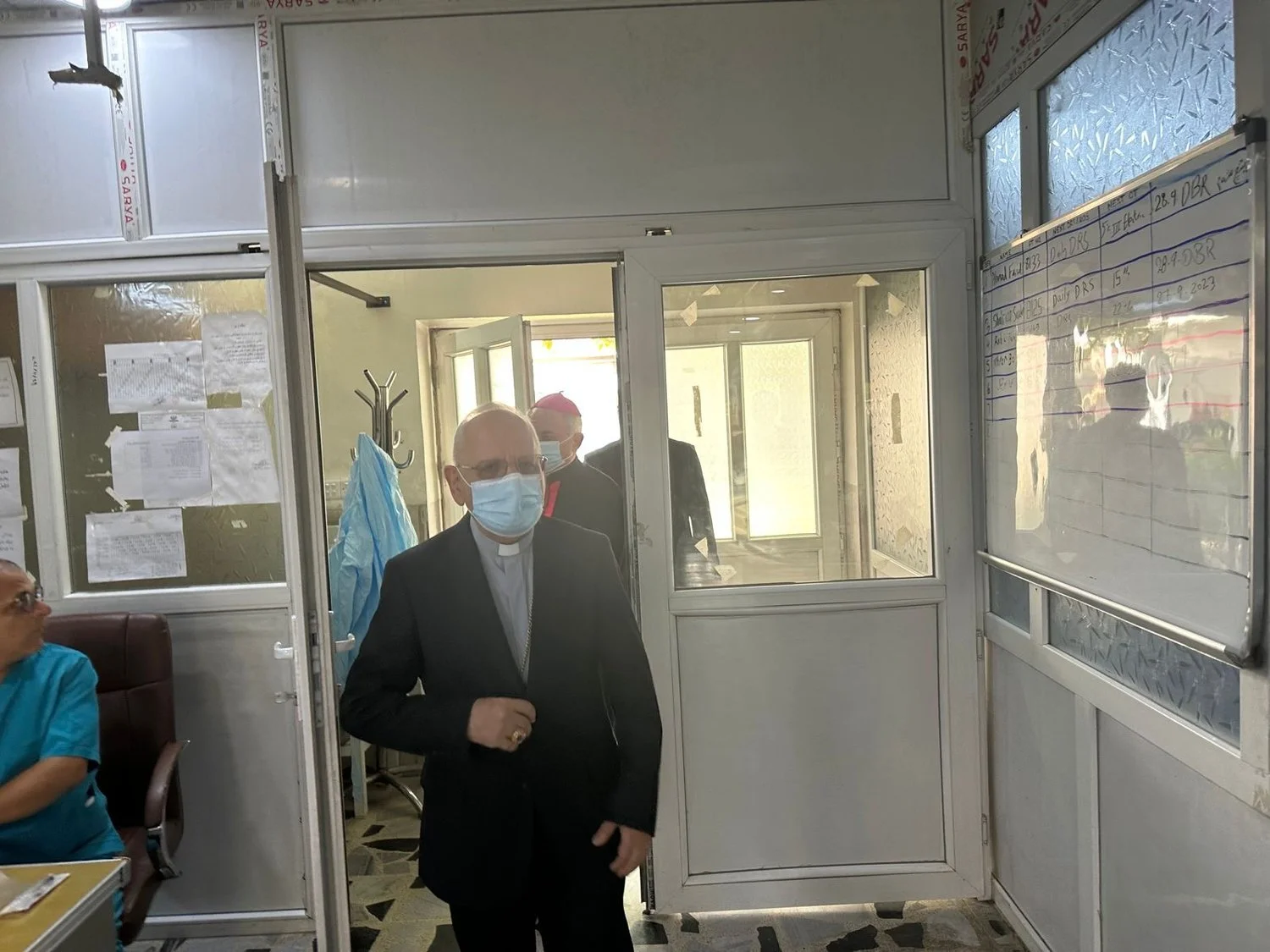 غبطة البطريرك الكاردينال لويس روفائيل ساكو يتفقّد جرحى نكبة قره قوش