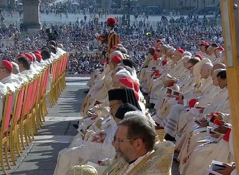 غبطة البطريرك الأنبا إبراهيم إسحق يشارك في القداس الإلهي وافتتاح أعمال الجمعية العامة العادية السادسة عشر لسينودس الأساقفة