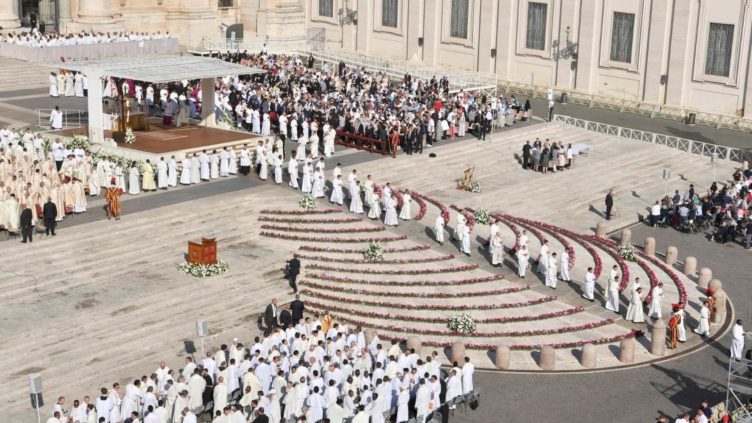 His Holiness Pope Francis at opening Mass for Synod: Let us walk with the Holy Spirit