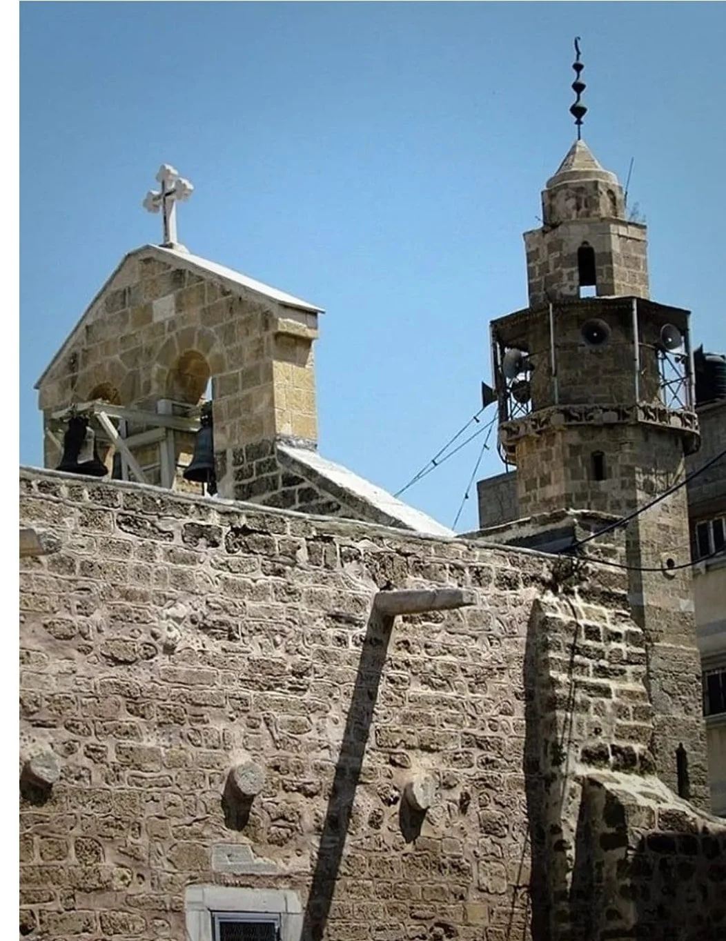 نداء سيادة المطران عطا اللّه حنّا: نطالب بأن يتوقّف العدوان على غزّة اليوم اليوم وليس غدًا