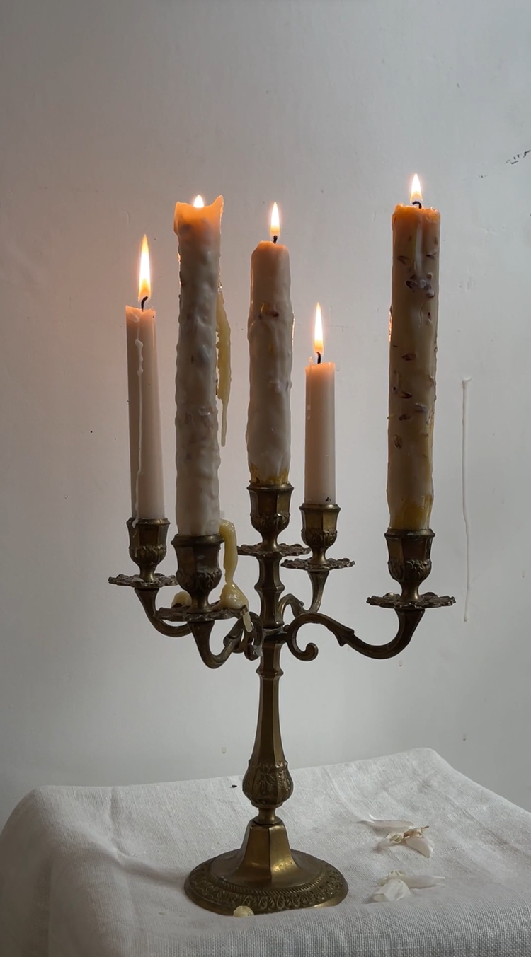 Light shines in the darkness
