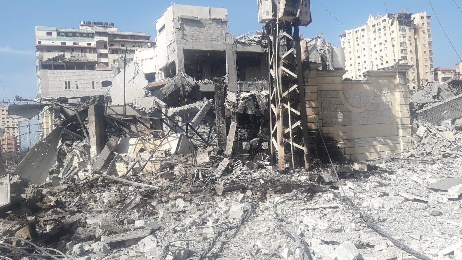 فيديو وصور يظهرون الدمار الهائل الّذي لحق بالمركز الثقافي الأرثوذكسيّ في غزّة بعد تعرّضه للقصف