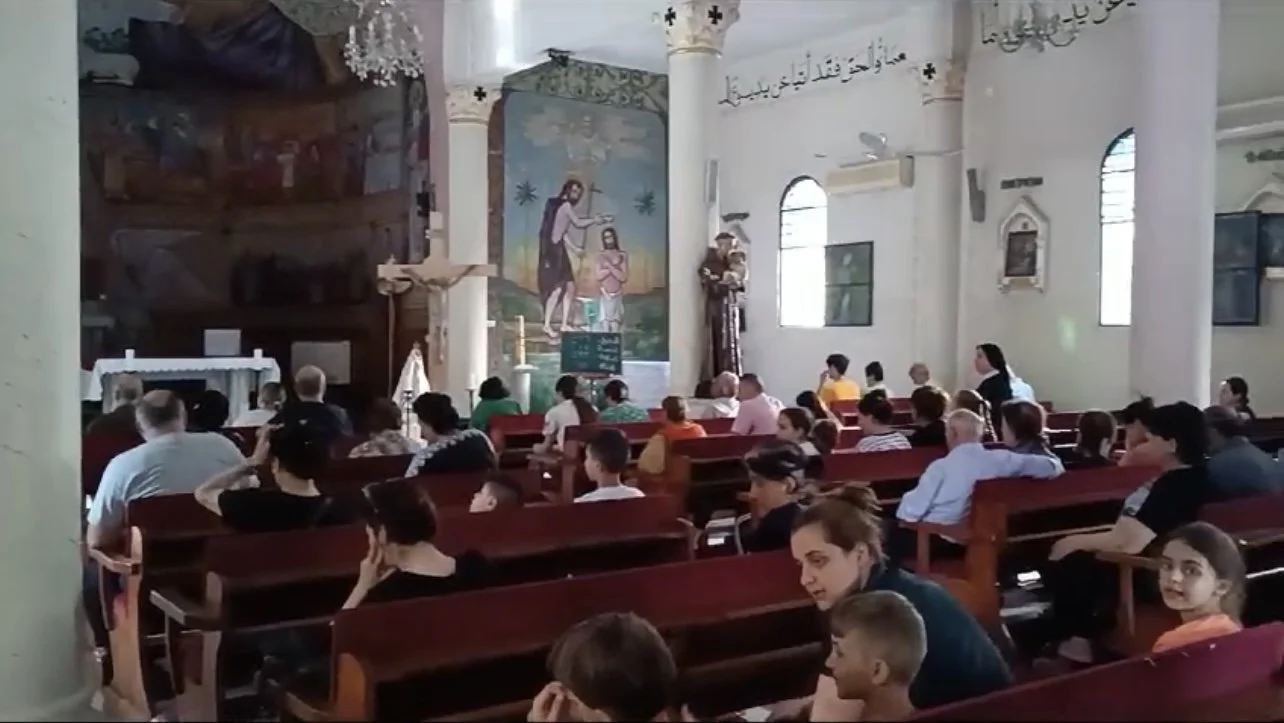 فيديو يوثّق لحظة قصف صاروخيّ بالقرب من كنيسة العائلة المقدّسة في حيّ الزيتون في غزّة