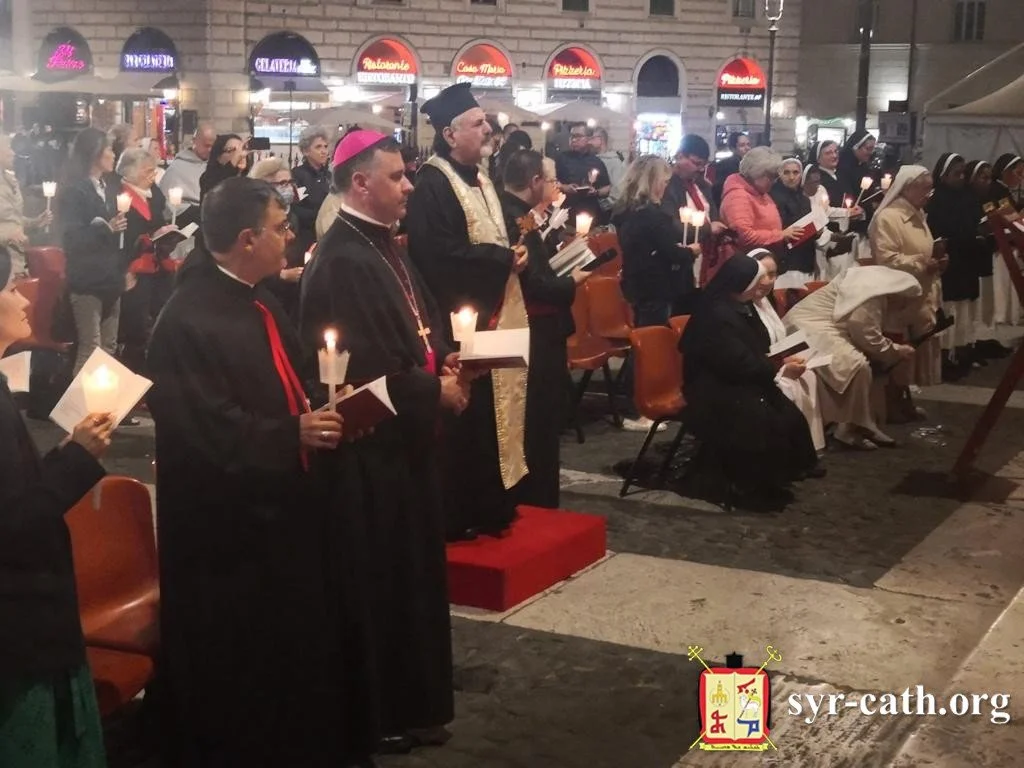 غبطة البطريرك مار اغناطيوس يوسف الثالث يونان  يترأّس رتبة صلاة من أجل السلام في الشرق، في الباحة الخارجيّة لبازيليك مريم الكبرى في روما