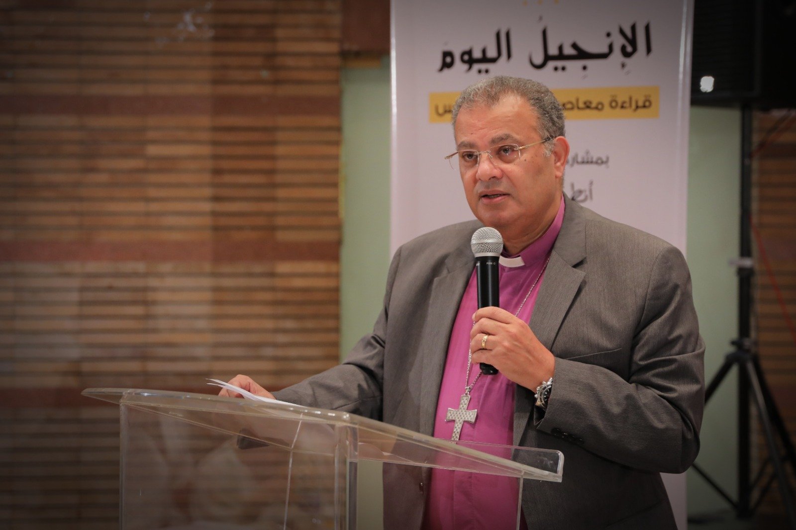 الدكتور القسّ أندريه زكي يشارك في مناقشة كتاب "الإنجيل اليوم" بحضور المؤلّف أنطوان نوي المفكّر اللّاهوتي