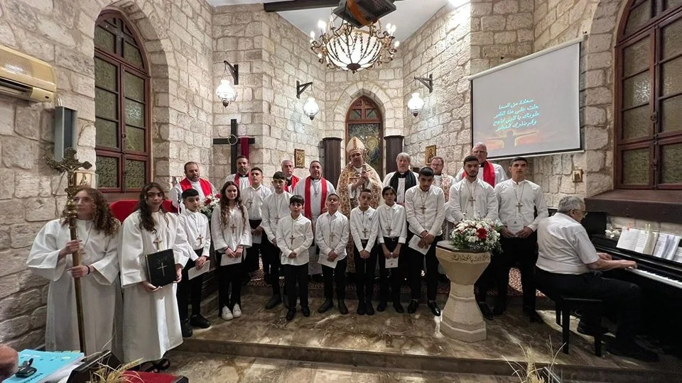 رئيس الأساقفة سيادة المطران حسام نعوم يمنح سرّ التثبيت في كنيسة العائلة المقدّسة الأسقفيّة في الرينة