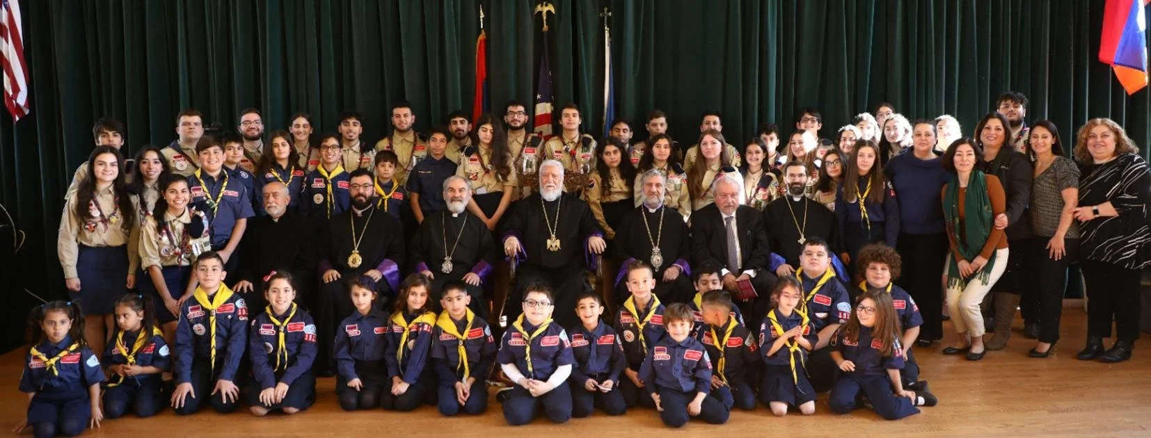 His Holiness Catholicos Aram I Meets with the Youth in Washington DC