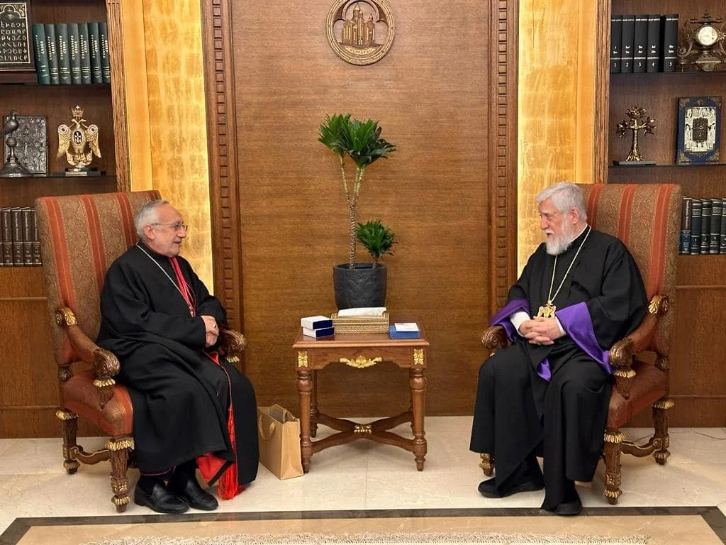 في لقاء أخوي، قداسة الكاثوليكوس آرام الأوّل يستقبل غبطة البطريرك روفائيل بدروس الحادي والعشرون ميناسيان