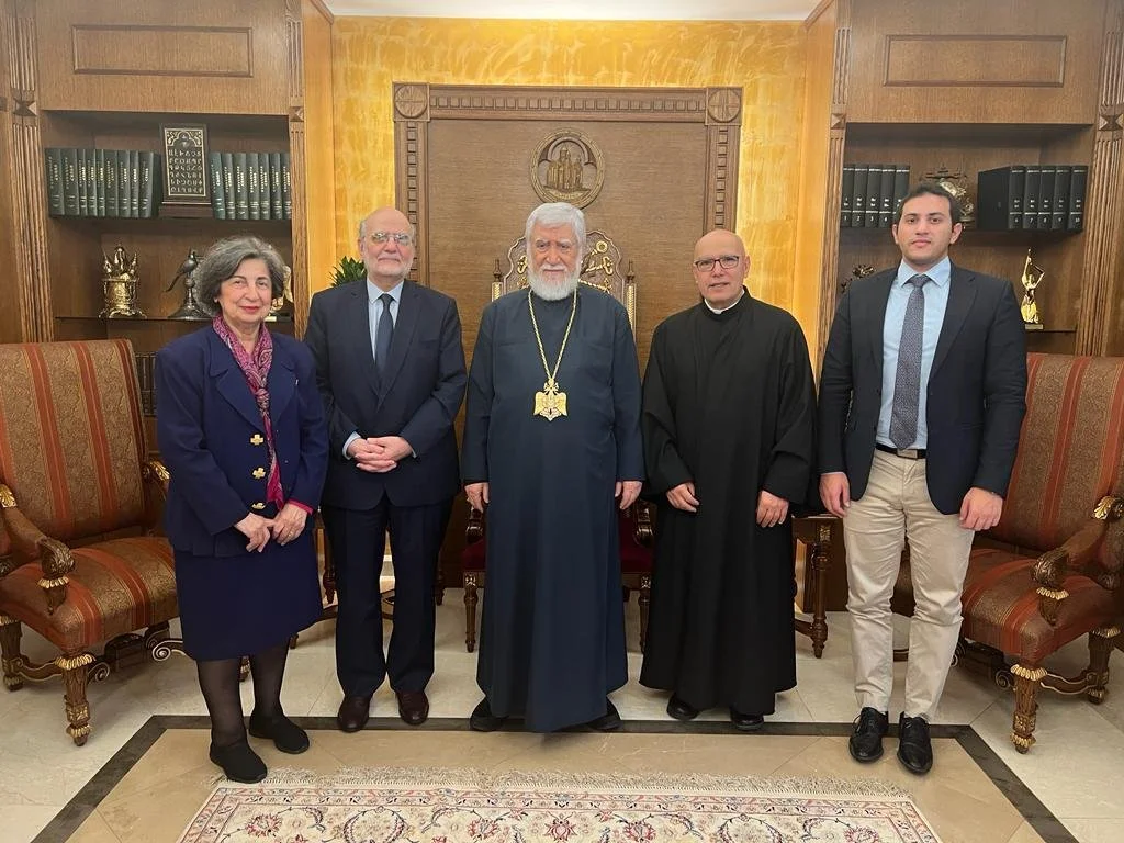 الأمين العام د. ميشال عبس ووفد من مجلس كنائس الشرق الأوسط في زيارة إلى قداسة الكاثوليكوس آرام الأوّل