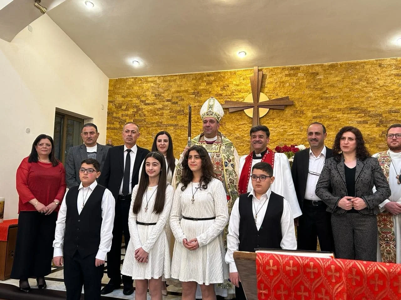 سيادة المطران حسام نعوم يحتفل بالشركة المقدّسة والتثبيت في كنيسة السّيدة العذراء في اربد، شمال الأردن