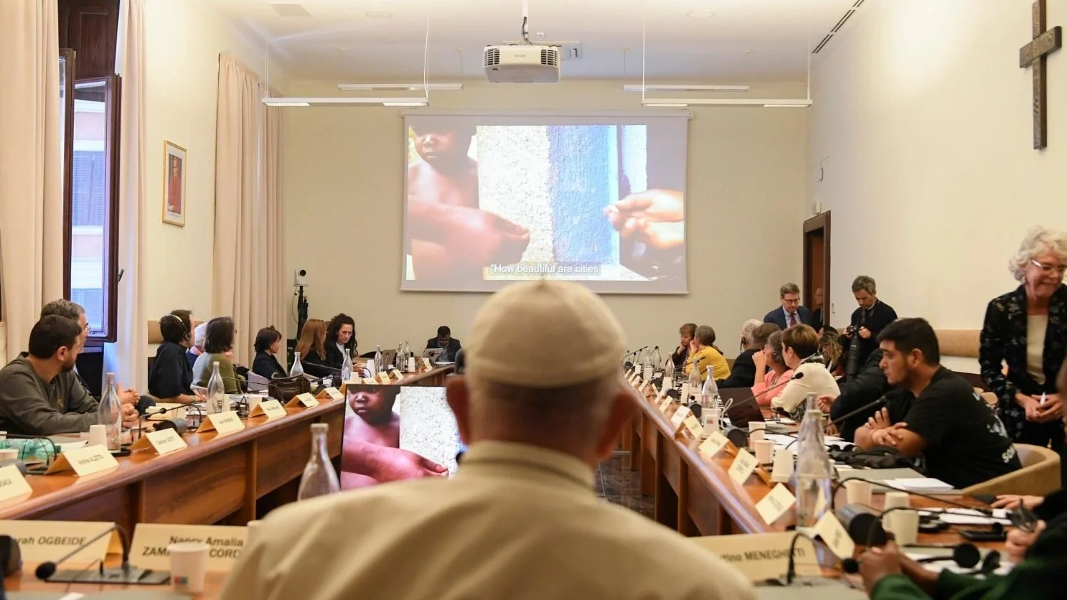 قداسة البابا فرنسيس للحركات الشعبيّة: علينا محاربة الاقتصاد الإجرامي، لا للداروينيّة الاجتماعيّة