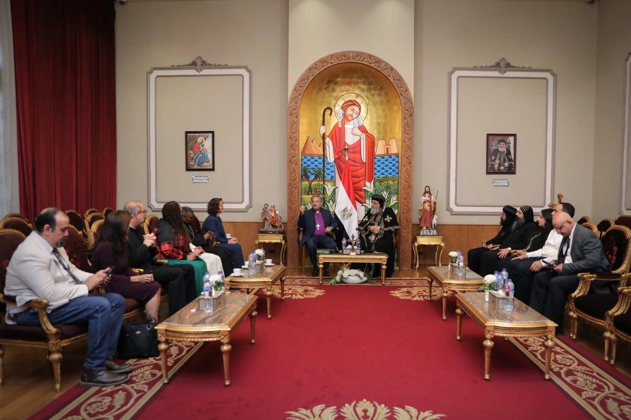 حضرة الدكتور القسّ أندريه زكي ووفد من مجلس كنائس جنوب إفريقيا وممثّلي الكنائس الأميركيّة يلتقون قداسة البابا تواضروس الثاني